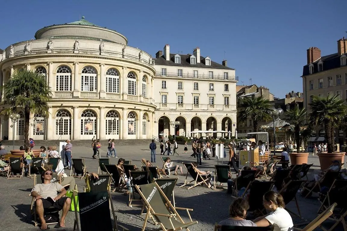 Les Capucines Villa Melesse Semesterbostad
